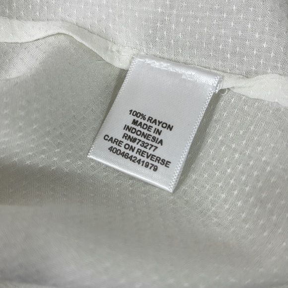 Elle White Pullover Flowy V-Neck Textured Blouse - Picture 13 of 16